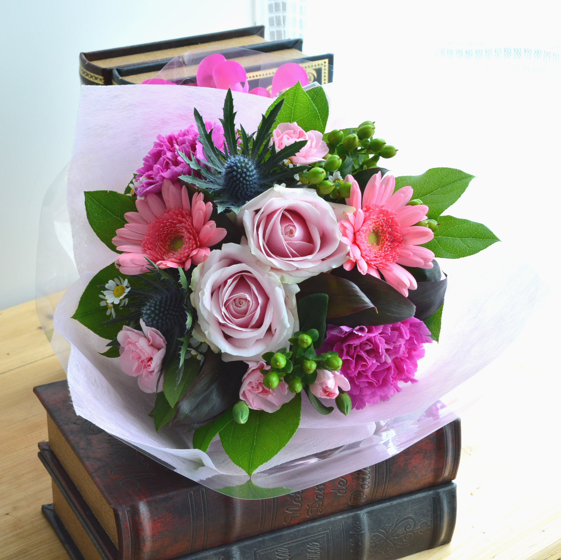 ブーケ型のピンク系花