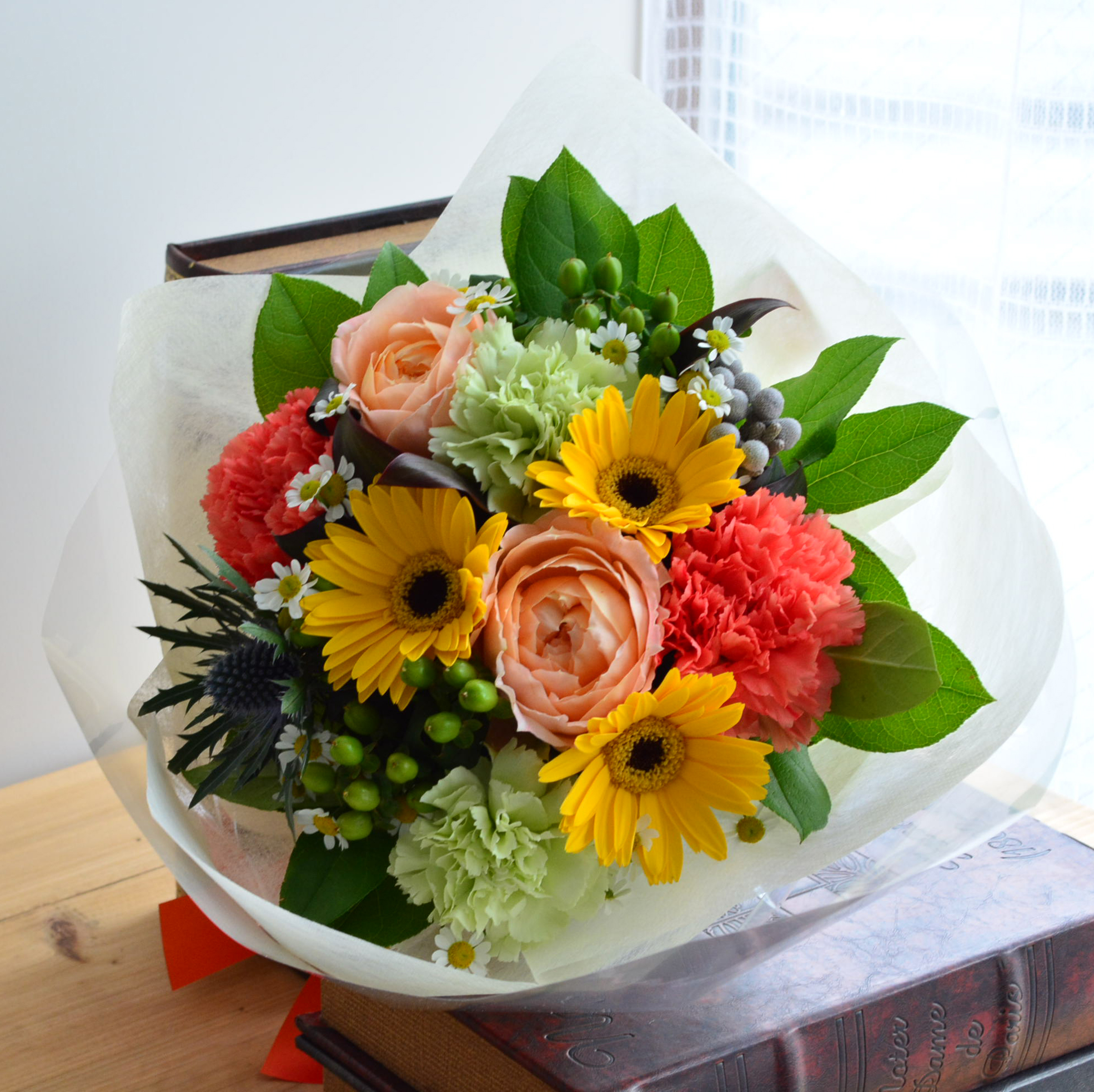 ラウンド型の黄色ｘオレンジ系花束